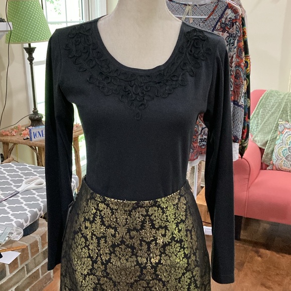 Gorgeous Black & Gold - Picture 12 of 15